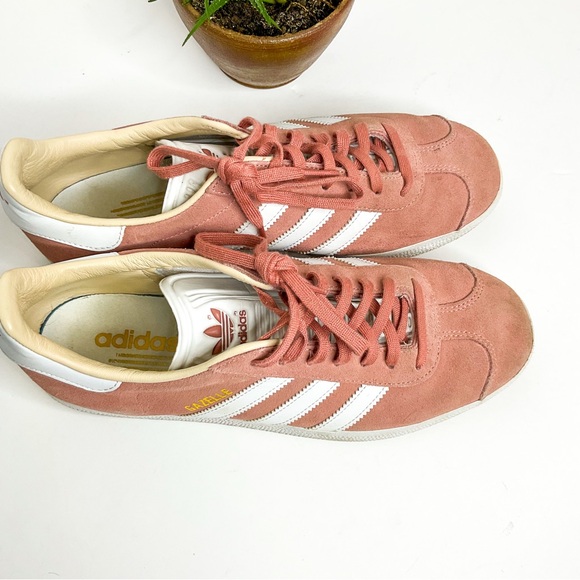 ADIDAS Gazelle Women's Pink Suede Sneakers | Classic 3-Stripe | Size 9 - Picture 2 of 8